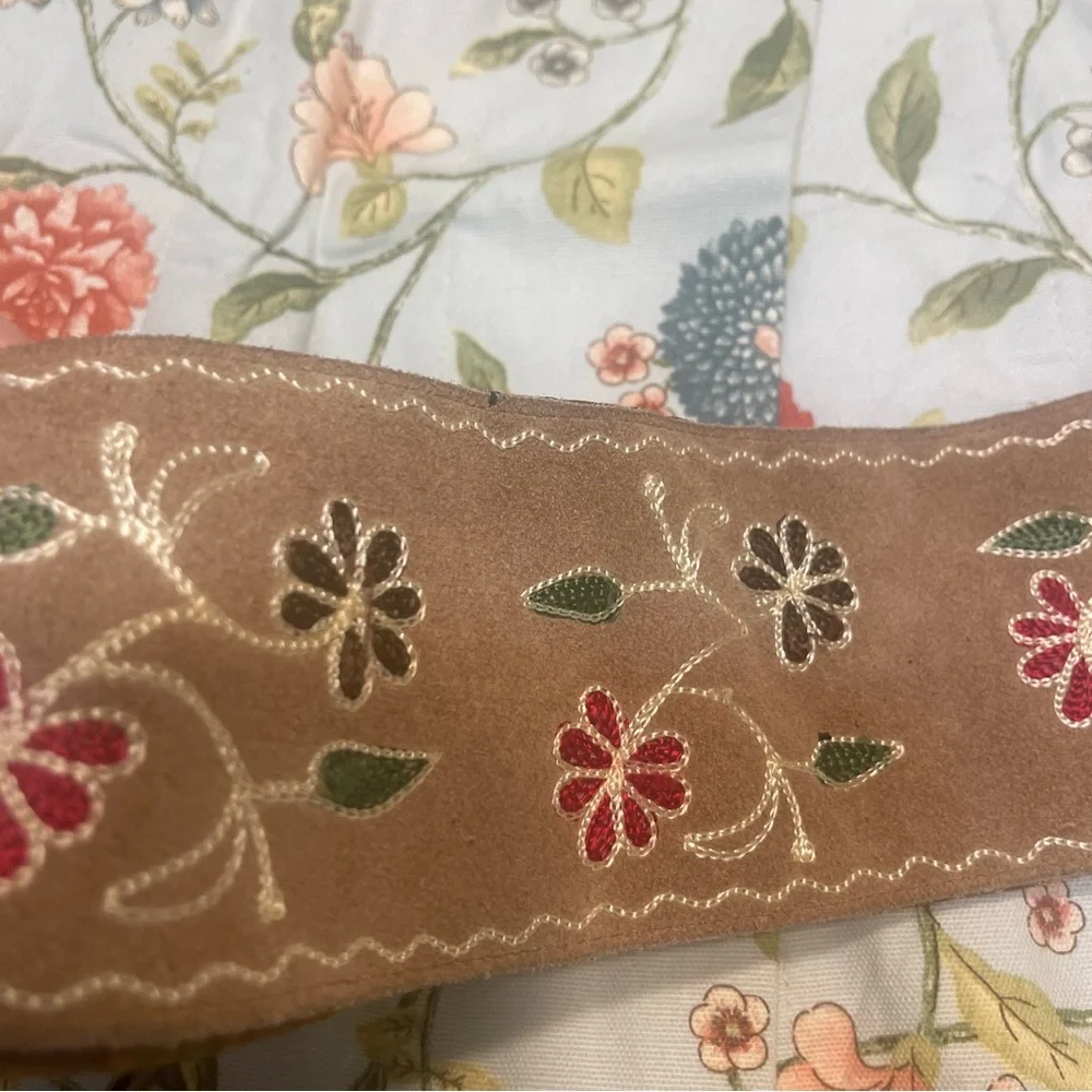 Leather Floral Embroidered Floral Stitched Belt